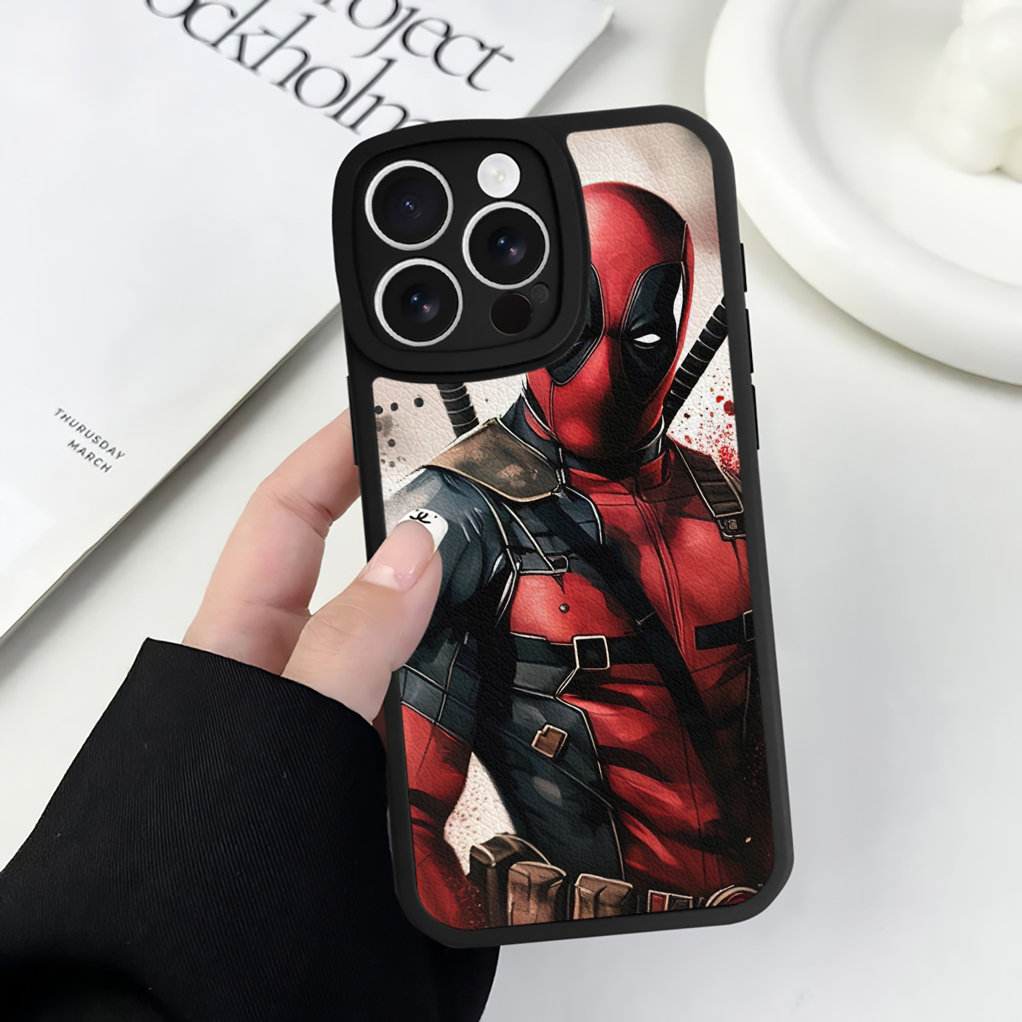 （画像用） Deadpool デッドプール 【iPhone 16シリーズ対応】シリコンスマホケース（レザー調） 材質：シリコン
